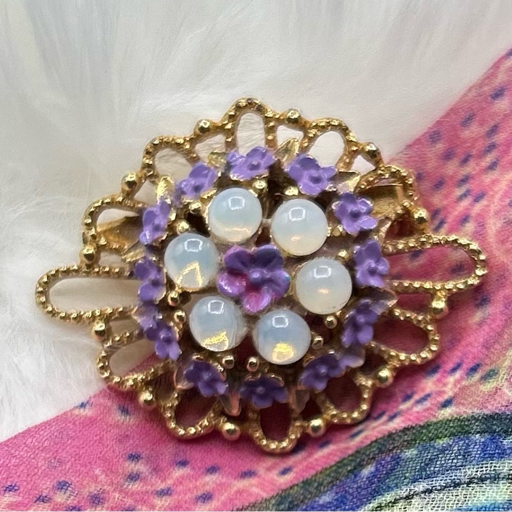 Vintage gold tone brooch faux opal cabochon oval